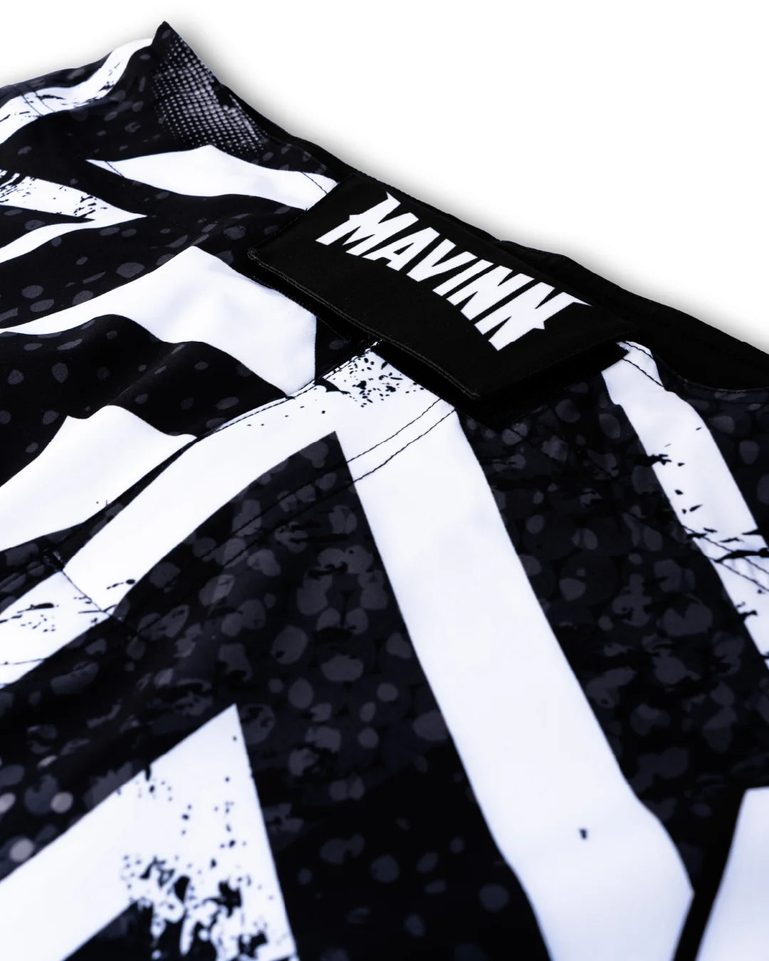 TRAINING SHORT PANT - STRIKE MATRIX